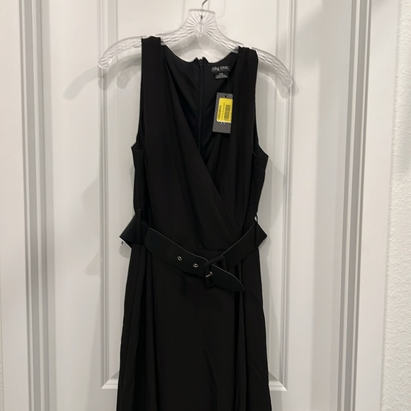 City Chic NWT flirty V neck swing dress. - Picture 2 of 6